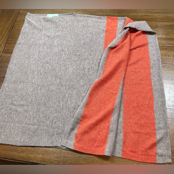 Celeste Women’s One Size Wool & Cashmere Gray & Orange Poncho - Picture 4 of 5